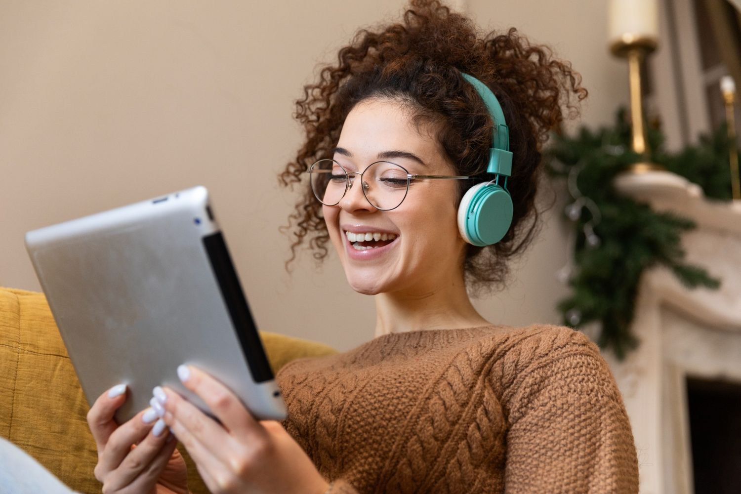 Woman in flexible online English speaking practice session